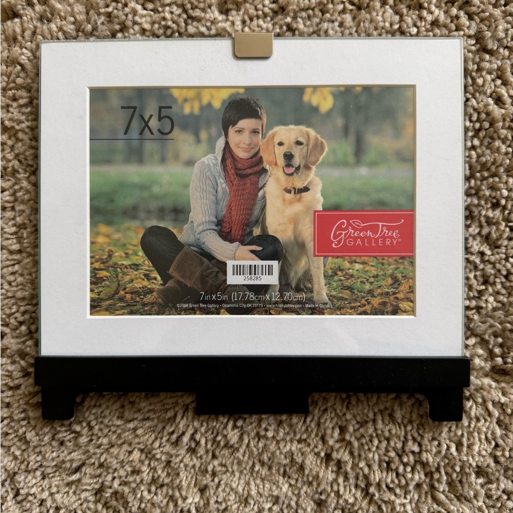 White and Black 7x5 Photo Frame